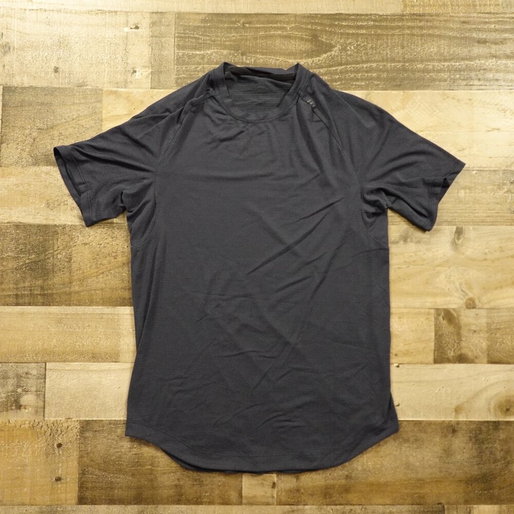 Lululemon Metal Vent Tech Short Sleeve‎ Shirt Men's Size Small Navy